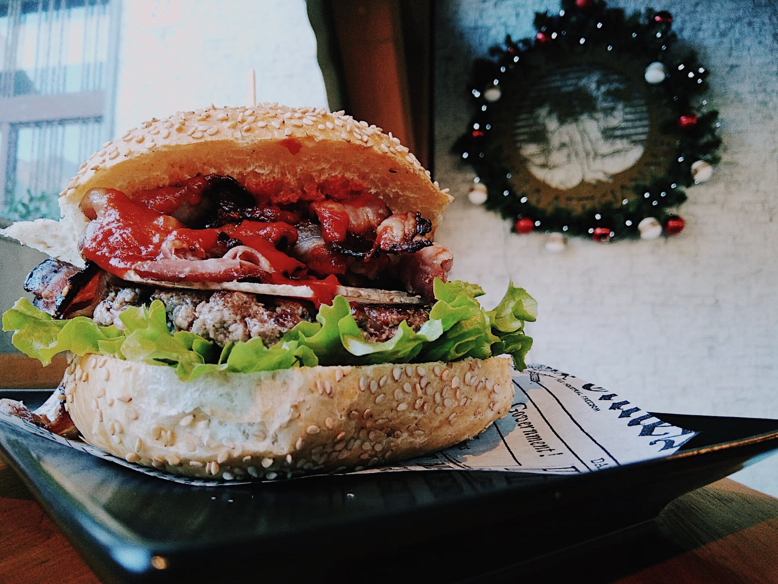 Hamburger amatriciana. Herba Monstrum Brewery via Ettore Monti, 29, 23851 in zona Ponte Azzone Visconti Lecco.