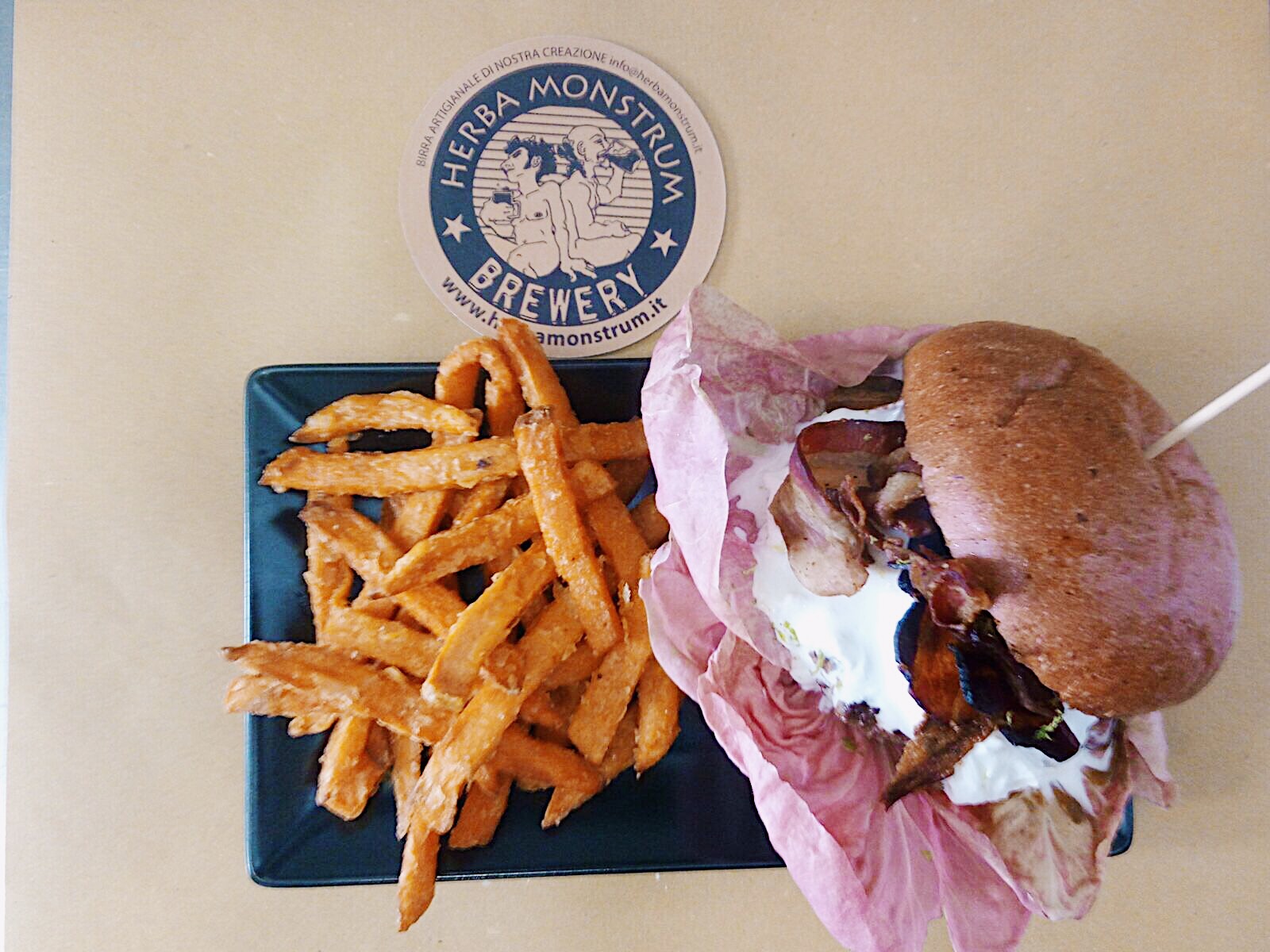 Hamburger San Valentino, Febbraio 2019. Herba Monstrum Brewery via Ettore Monti, 29, 23851 in zona Ponte Azzone Visconti Lecco.