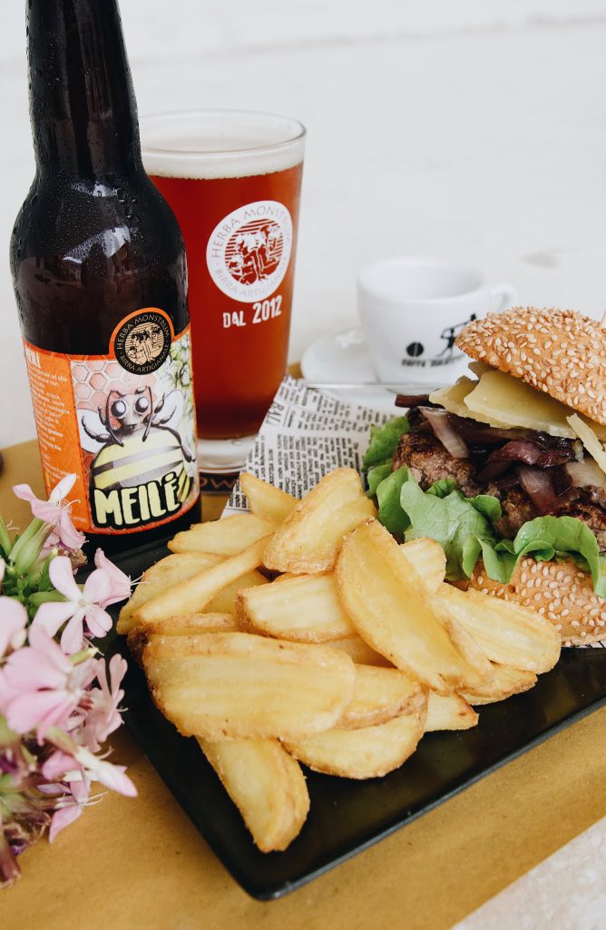 Nuovo panino giugno 2020 Birre artigianali italiane, hamburger gourmet di qualità. Herba Monstrum Brewery via Ettore Monti, 29, 23851 in zona Ponte Azzone Visconti Lecco.