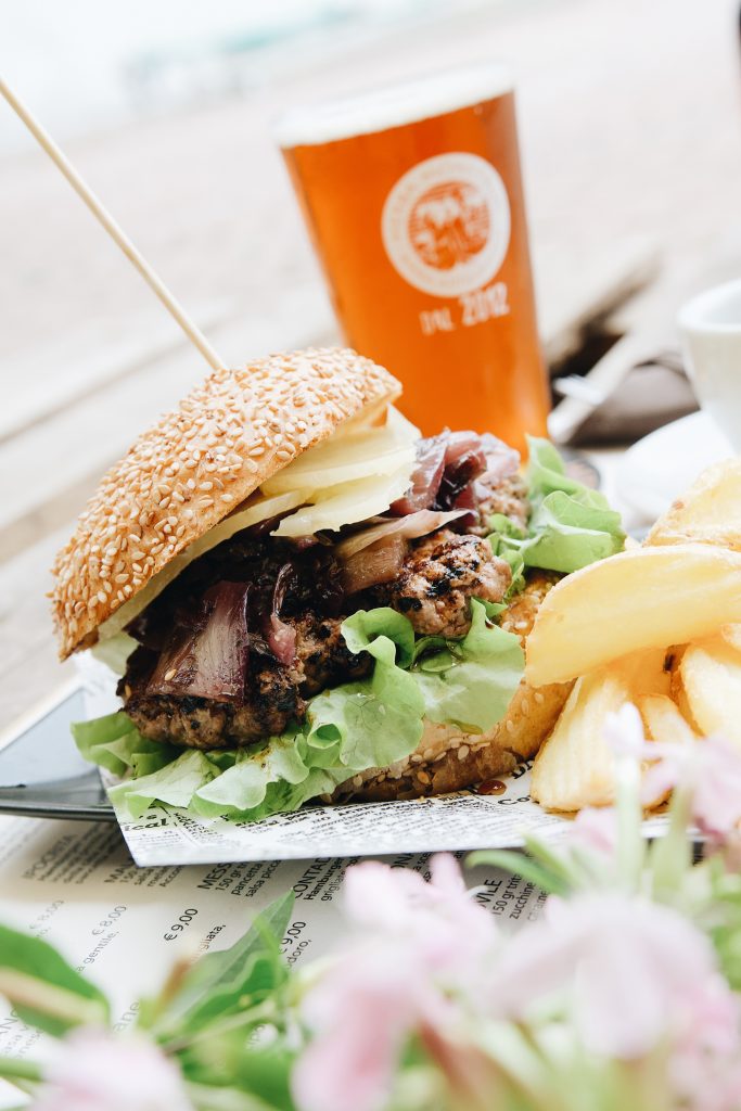 Nuovo panino giugno 2020 Birre artigianali italiane, hamburger gourmet di qualità. Herba Monstrum Brewery via Ettore Monti, 29, 23851 in zona Ponte Azzone Visconti Lecco.